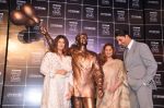 Akshay Kumar, Twinkle Khanna, Dimple Kapadia at Rajesh Khanna_s statue unvieled in Taj Land_s End, Mumbai on 10th Aug 2013 (101).JPG